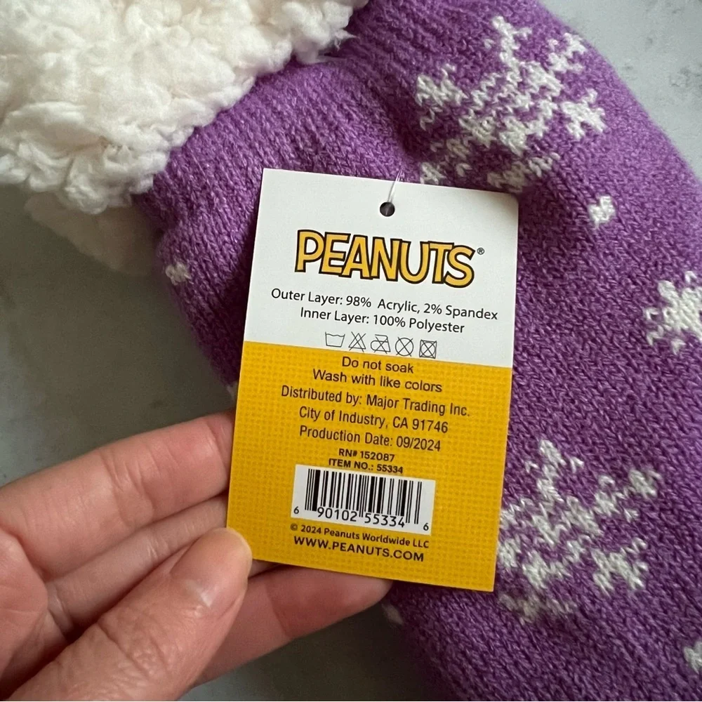 Peanuts winter nwt skating